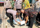 Polri-Peduli,-Polres-Lamongan-Bedah-Rumah-Warga-Menjadi-Layak-Huni